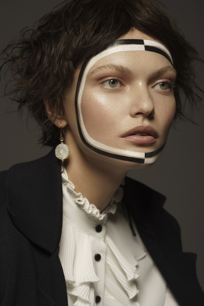 photography: Oliver Rudolph | model: Irina Roshik | usage: Harper’s Bazaar Czech Republic