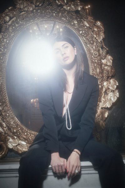 photography: Felicitas Umlauf | production: Heinersdorff media | model: Ira Meindl