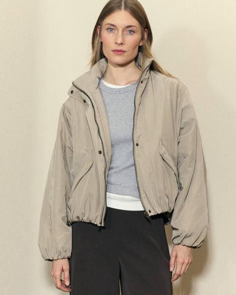 photography: Leon Schleßelmann | model: Carolin Lossberg | client: Drykorn