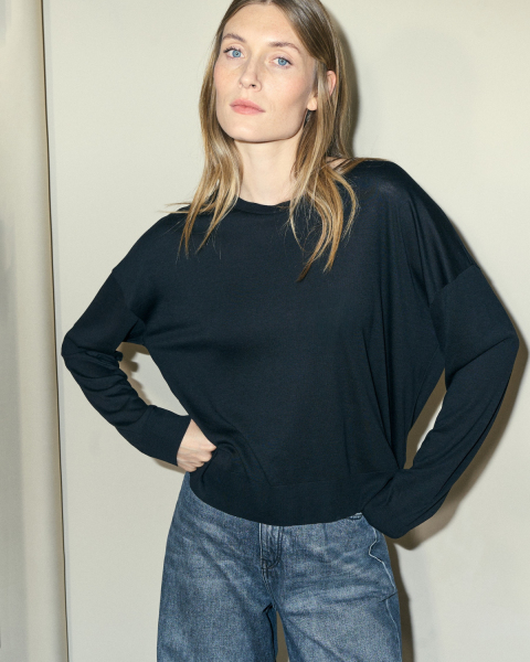 photography: Leon Schleßelmann | model: Carolin Lossberg | client: Drykorn