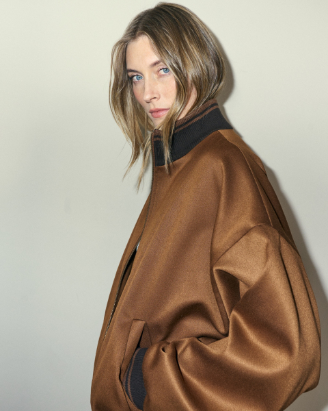 photography: Leon Schleßelmann | model: Carolin Lossberg | client: Drykorn