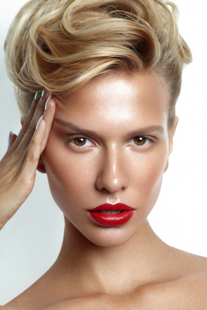 photography: Marina Schneider-Moog | make-up: Christine Eleven | hair: Rima Sium