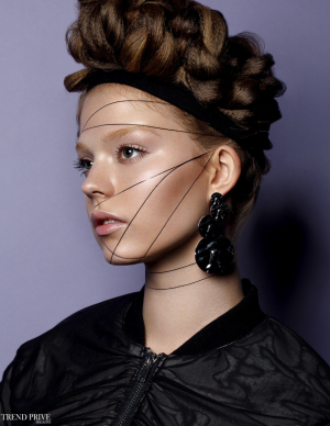 photography: Marina Schneider-Moog | make-up: Christine Eleven | hair: Rima Sium