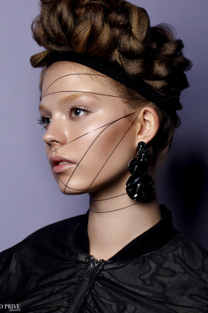 photography: Marina Schneider-Moog | make-up: Christine Eleven | hair: Rima Sium