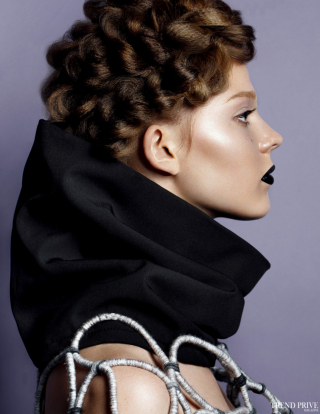 photography: Marina Schneider-Moog | make-up: Christine Eleven | hair: Rima Sium