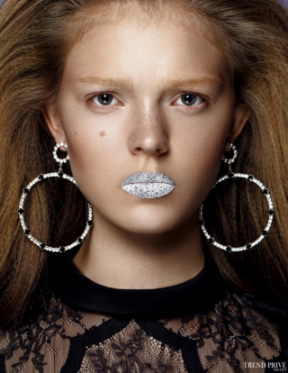 photography: Marina Schneider-Moog | make-up: Christine Eleven | hair: Rima Sium