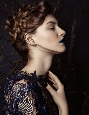 photography: Marina Schneider-Moog | make-up: Christine Eleven | hair: Rima Sium