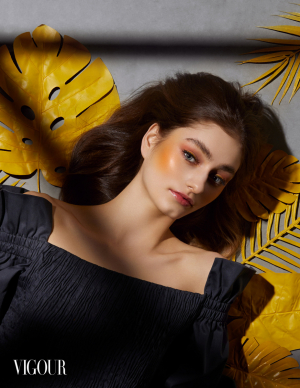 photography: Sascha Schäfer | model: Rebecca Schmidt, Brodybookings Stuttgart | usage: "Illumina" Vigour Magazin