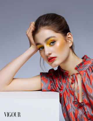 photography: Sascha Schäfer | model: Rebecca Schmidt, Brodybookings Stuttgart | usage: "Illumina" Vigour Magazin