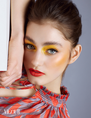 photography: Sascha Schäfer | model: Rebecca Schmidt, Brodybookings Stuttgart | usage: "Illumina" Vigour Magazin