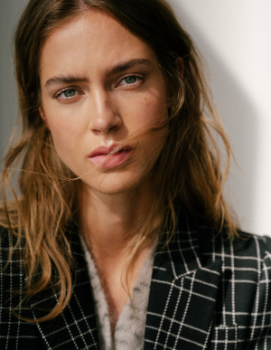 photography: Dr. Constantin Slotty | model: Julia Jamin c/o Elite Amsterdam | usage: ELLE Serbia