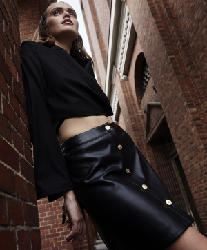 photography: Verena Knemeyer c/o Double-T-Photographers | styling: Heike Held | model: Jayne Baily c/o PMA | usage: FACES