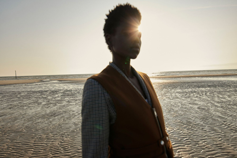 photography: Verena Knemeyer c/o DoubleT | model: Fatou(mata) Kaba | styling: Heike Held | usage: SCHÖN! magazine