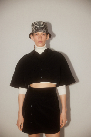 photography: Jonas Müller | hair & make-up: Eva-Maria Pilartz | model: Carolin Suenderhauf