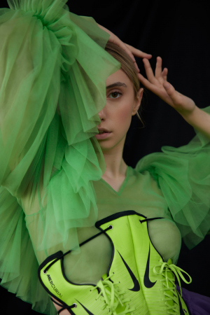 photography: Kaj Lehner | styling: Fatma Walter | model: Polly Roche | usage: SickyMag