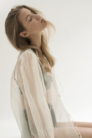 photography: Katharina Werle | styling: Franziska Wienecke | model: Feli c/o pma models | L'Officiel Austria photography: Katharina Werle | styling: Franziska Wienecke | model: Feli c/o pma models | L'Officiel Austria