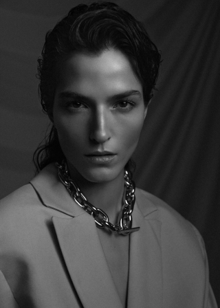 photography: Christoph Klutsch | styling: Natasha Gridina | model: Nicola Woyczyk c/o A Managment