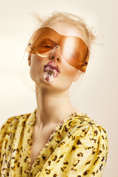 photography: Stefan Kapfer | hair & make-up: Tanja Kern | model: Emily Lipton | usage: ELLE Serbia