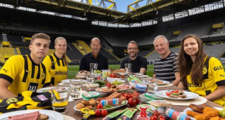 client(s): BVB x Rügenwalder Mühle | agency: Jung von Matt CREATORS