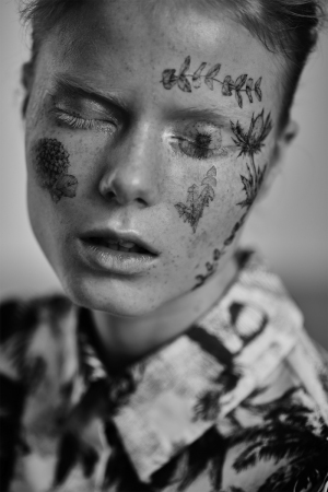 photography: Stefan Kapfer | hair & make-up: Tanja Kern | model: Emily Lipton | usage: ELLE Serbia