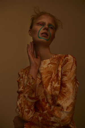 photography: Stefan Kapfer | hair & make-up: Tanja Kern | model: Emily Lipton | usage: ELLE Serbia