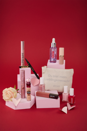 photography: Mona Strieder | production: twentyfourone // motionpicture GmbH | client: Maybelline New York c/o L\'ORÉAL Deutschland GmbH